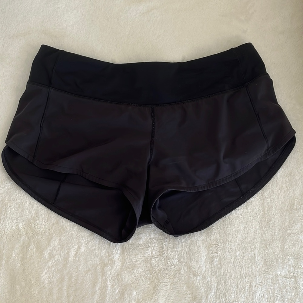 Size 6 black lululemon hotty hot shorts 2.5” low rise